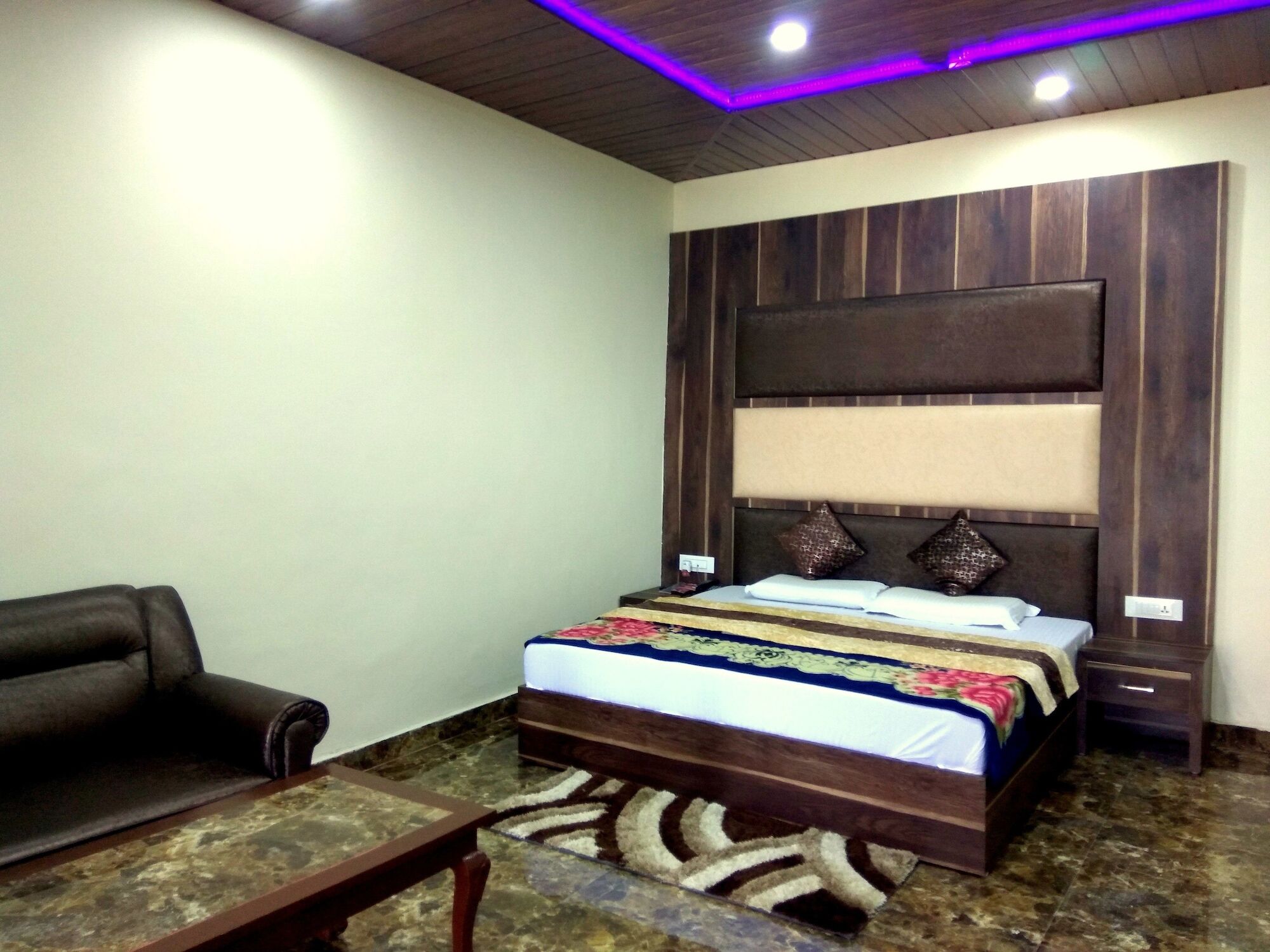 Hotel Himdhara, Dalhousie Exteriör bild